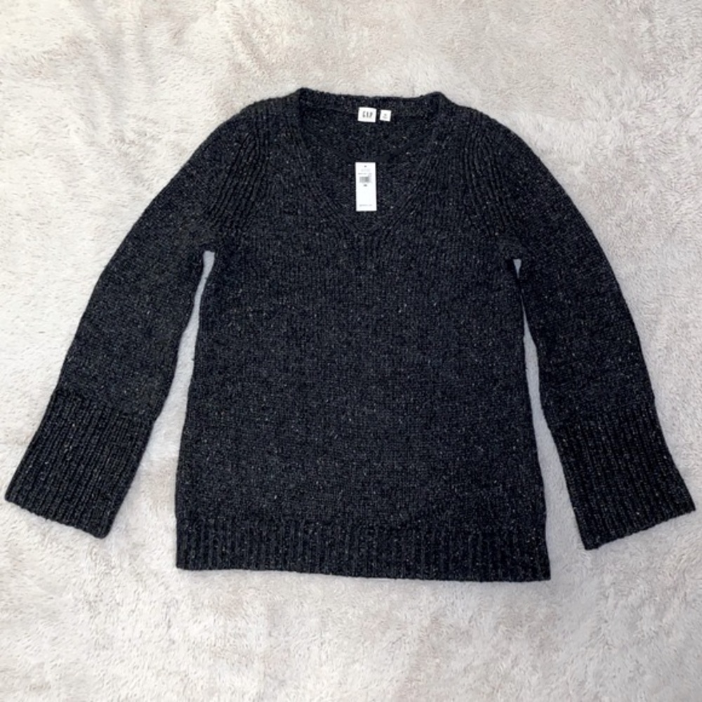 NWT GAP Easy V-neck Sweater - XS